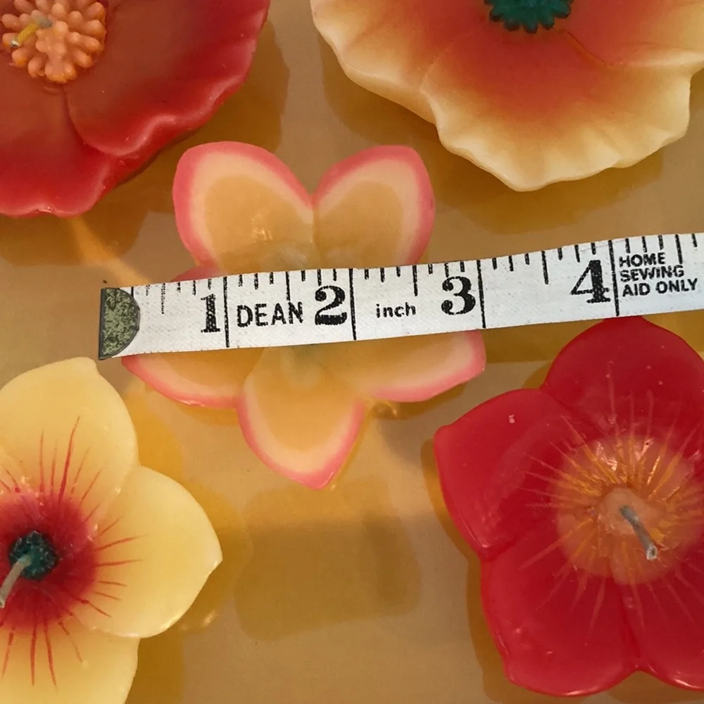 Crate&Barrel flower floating candles New in box